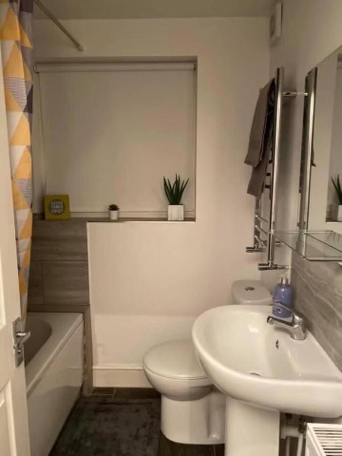 Spacious Four Bedroom Home 3 Bathrooms - Coventry Exteriér fotografie