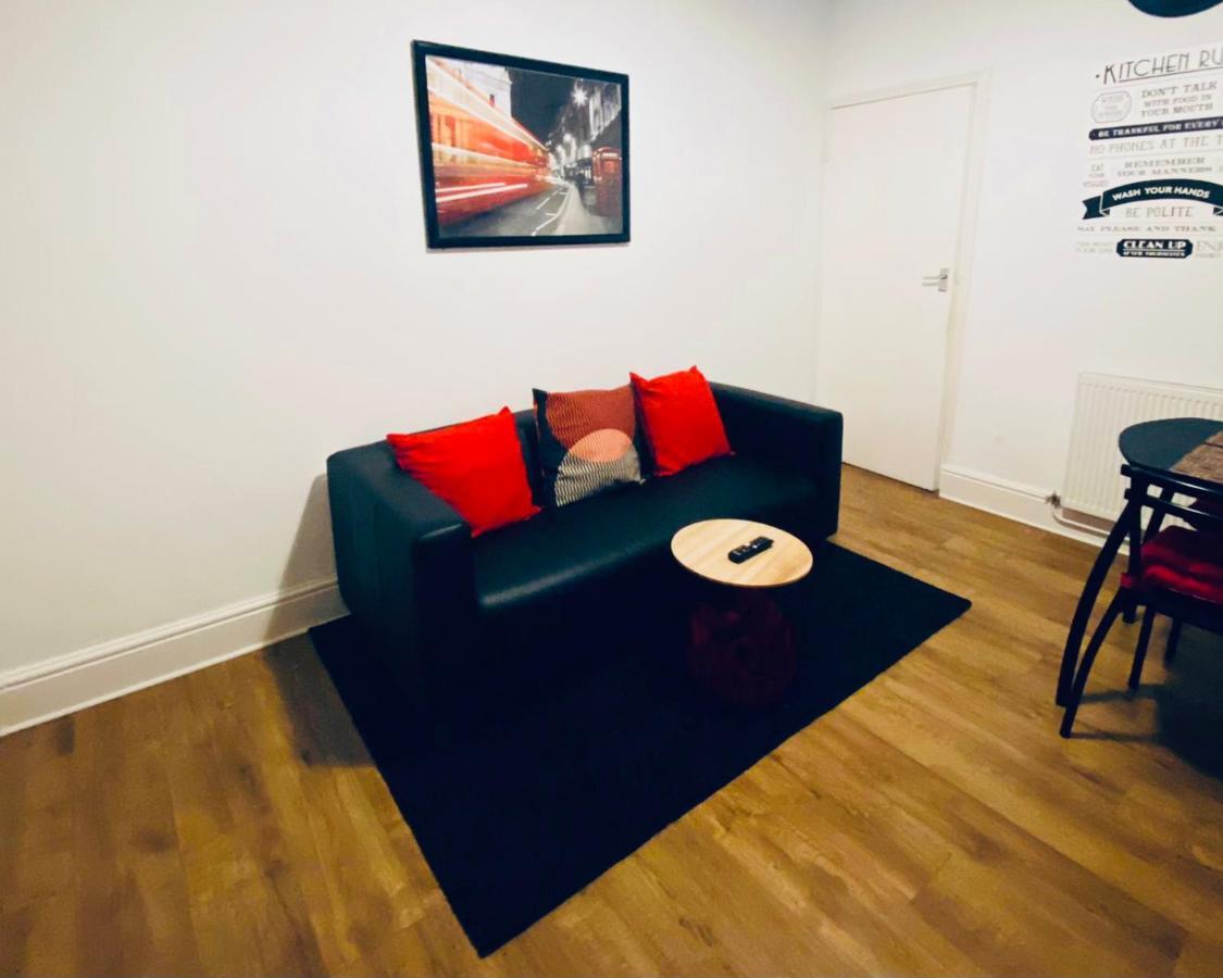 Spacious Four Bedroom Home 3 Bathrooms - Coventry Exteriér fotografie