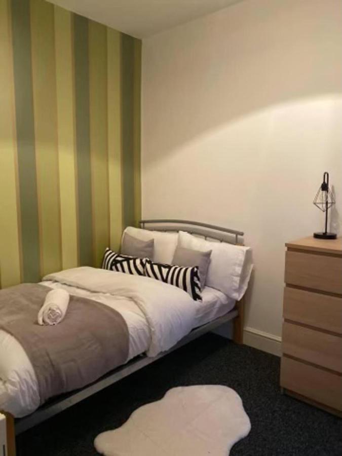 Spacious Four Bedroom Home 3 Bathrooms - Coventry Exteriér fotografie