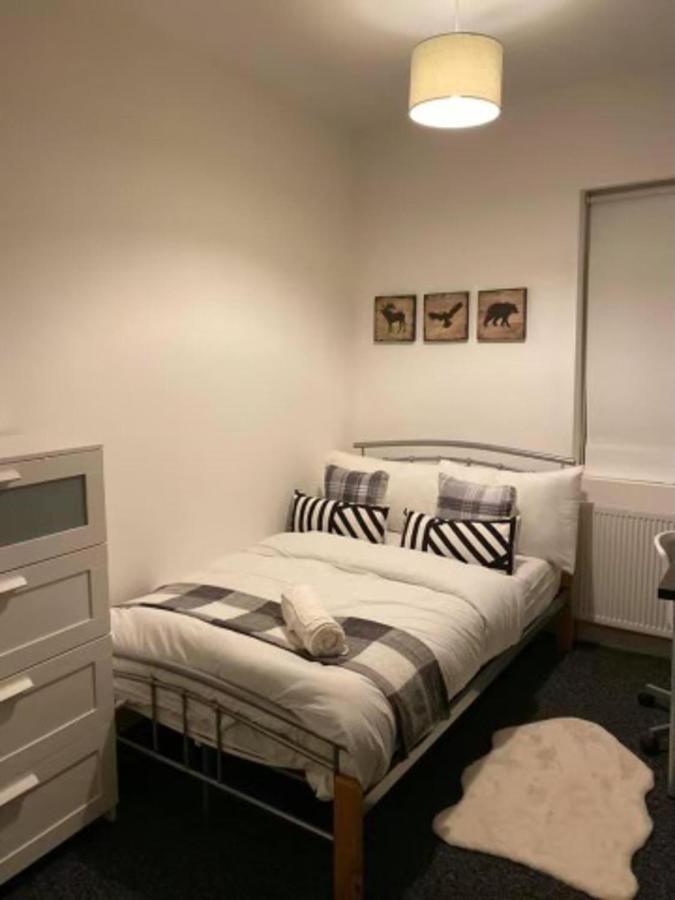 Spacious Four Bedroom Home 3 Bathrooms - Coventry Exteriér fotografie
