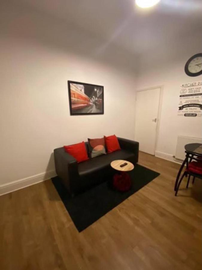 Spacious Four Bedroom Home 3 Bathrooms - Coventry Exteriér fotografie